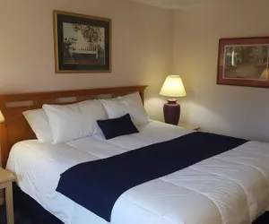 Photo 4 - Eastern Inn & Suites