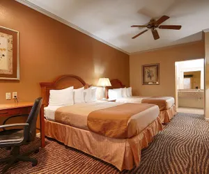 Photo 4 - Days Inn by Wyndham Navasota