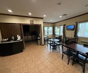 Photo 3 - Days Inn by Wyndham Navasota