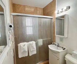 Photo 3 - Coral Key Inn