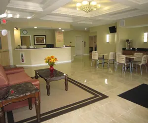 Photo 3 - Red Carpet Inn And Suites Monmouth Jtc