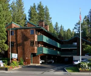 Photo 2 - Getaways at Snow Lake Lodge