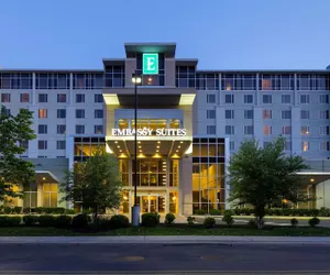 Photo 2 - Embassy Suites Newark Airport