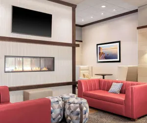 Photo 4 - Hampton Inn & Suites Madison / Downtown