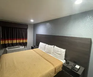 Photo 5 - Southmore Boulevard Motel