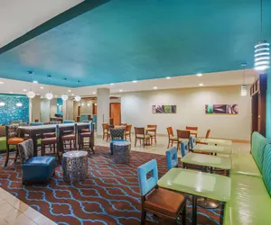 Photo 3 - La Quinta Inn & Suites by Wyndham Beeville