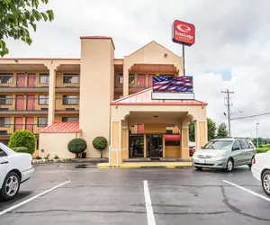 Photo 2 - Econo Lodge Inn & Suites