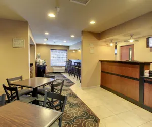 Photo 3 - Cobblestone Inn & Suites - Rugby