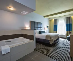 Photo 3 - Holiday Inn Express Hotel & Suites, Carlisle-Harrisburg Area, an IHG Hotel