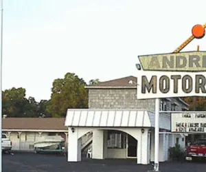 Photo 2 - Andrews Motor Inn