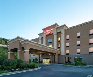 Photo 2 - Hampton Inn Huntington University Area