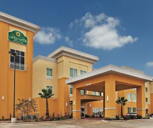 Photo 2 - La Quinta Inn & Suites by Wyndham Jourdanton - Pleasanton