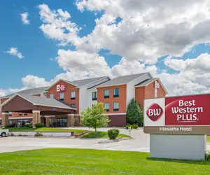 Photo 2 - Best Western Plus Hiawatha Hotel