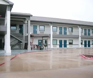 Photo 3 - Days Inn & Suites by Wyndham Gonzales TX