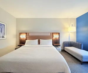 Photo 3 - Holiday Inn Express Kenedy by IHG