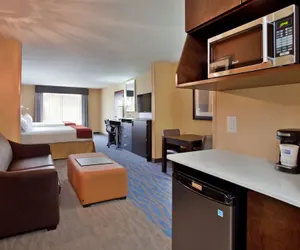 Photo 3 - Holiday Inn Express & Suites St Louis Airport, an IHG Hotel