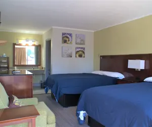 Photo 3 - Eastern Shore Motel