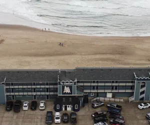 Photo 2 - Sandcastle Beachfront Motel