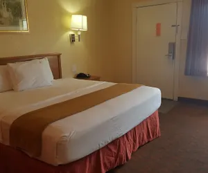 Photo 2 - Stadium Motel