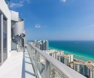 Photo 2 - Hyde Beach House Luxury Condo-resort 2 Bedroom Condo by RedAwning