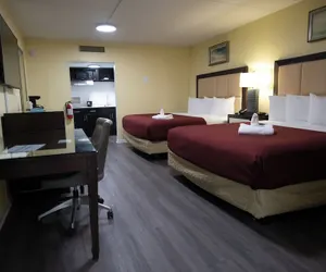 Photo 4 - Heart of Manteo Motor Lodge