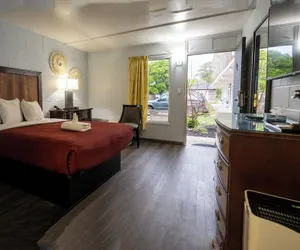 Photo 5 - Heart of Manteo Motor Lodge