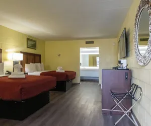 Photo 3 - Heart of Manteo Motor Lodge