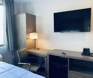 Photo 3 - Capital Hotel
