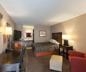 Photo 3 - Lebo Inn