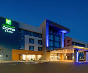 Photo 2 - Holiday Inn Express & Suites Palm Desert -  Millennium