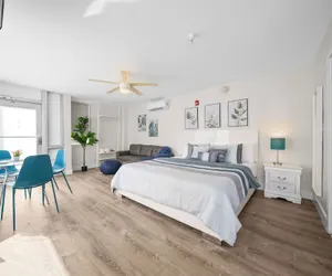 Photo 2 - Samantha Apartments by Lowkl