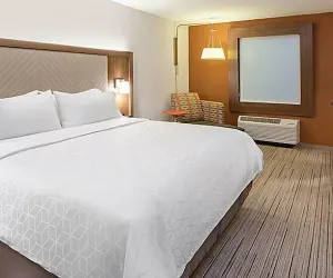 Photo 3 - Holiday Inn Express Thomasville by IHG