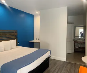 Photo 3 - Signature Inn North Houston District