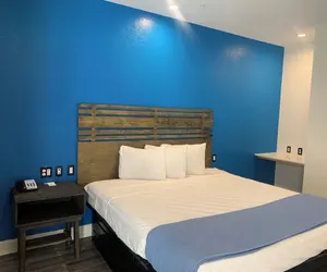 Photo 2 - Signature Inn North Houston District