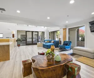 Photo 3 - Hotel Huntington