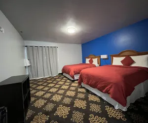 Photo 3 - Midway Motel