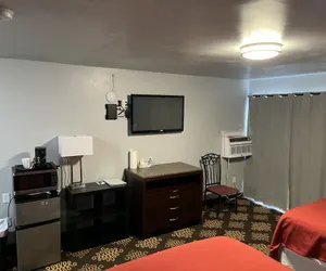 Photo 5 - Midway Motel