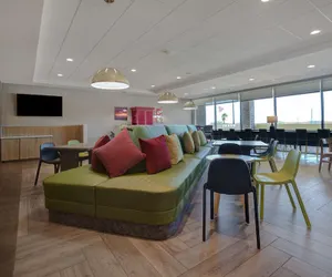 Photo 3 - Home2 Suites by Hilton Las Vegas Northwest