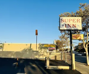 Photo 4 - Super Inn