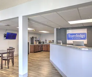 Photo 3 - Travelodge by Wyndham Lincoln South