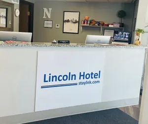 Photo 3 - Lincoln Hotel
