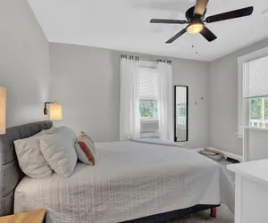 Photo 5 - Cozy Cottage In The Heart Of Hyde Park 1 Bedroom Home by RedAwning
