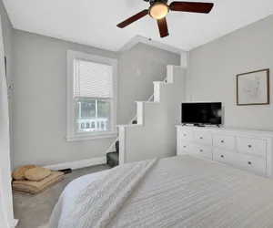 Photo 4 - Cozy Cottage In The Heart Of Hyde Park 1 Bedroom Home by RedAwning