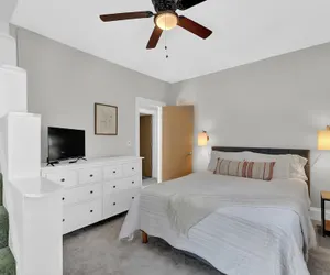 Photo 3 - Cozy Cottage In The Heart Of Hyde Park 1 Bedroom Home by RedAwning