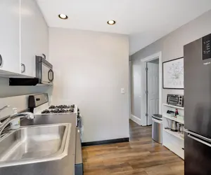 Photo 5 - Cozy Cottage In The Heart Of Hyde Park 1 Bedroom Home by RedAwning