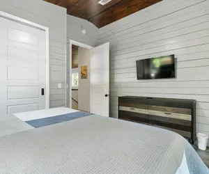 Photo 4 - Red Cottage 3 Bedroom Home by RedAwning