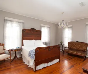 Photo 5 - Oaklea Mansion Bed and Breakfast