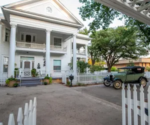 Photo 2 - Oaklea Mansion Bed and Breakfast