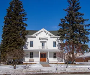Photo 2 - Pert House