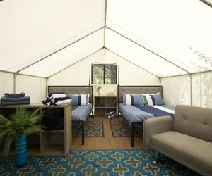 Photo 4 - Surrey Resort